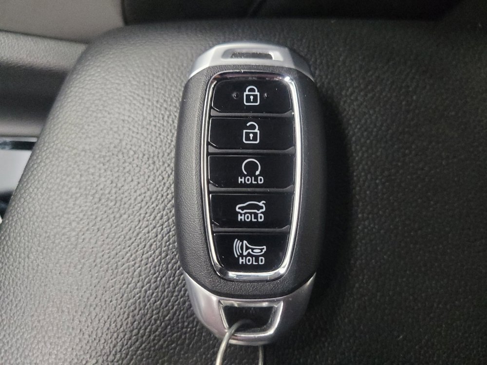 Used 2023 Hyundai Elantra SEL w/ Convenience Package image 32