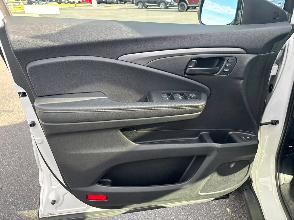 Certified 2023 Honda Passport TrailSport image 32