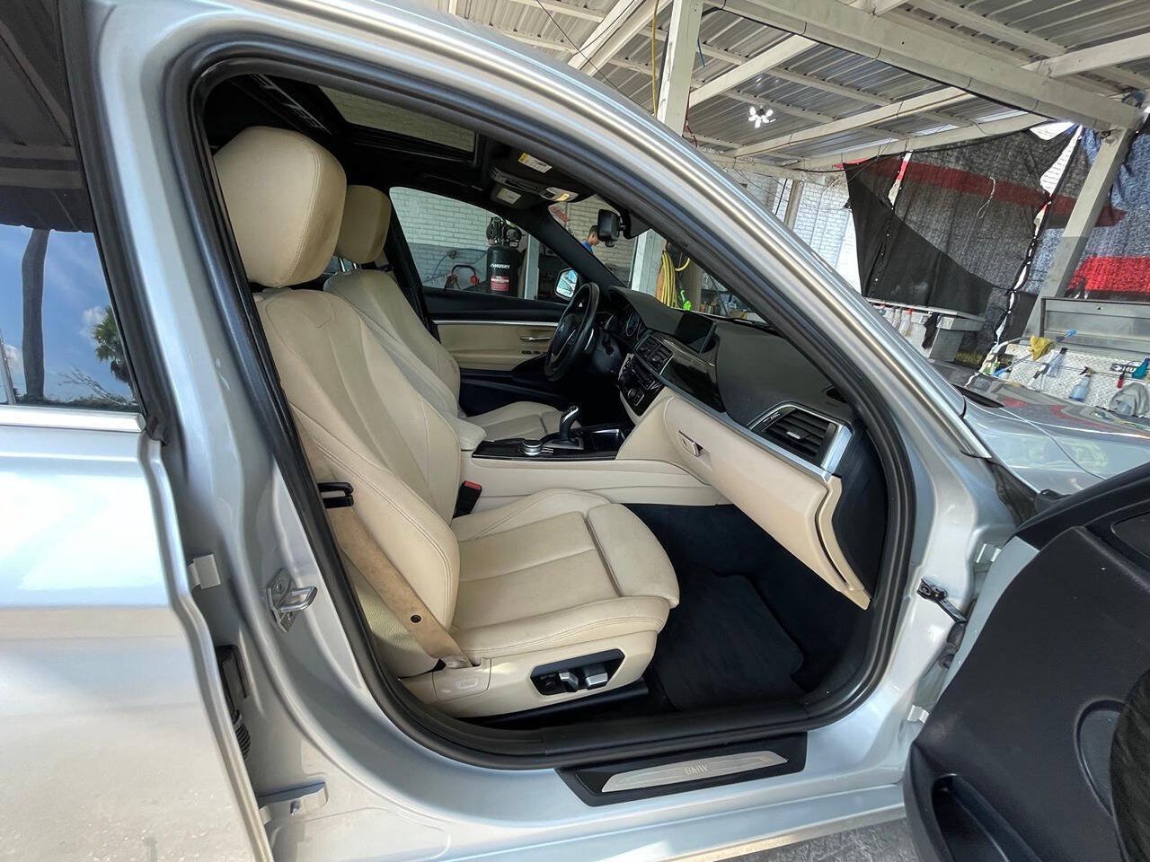 Used 2018 BMW 330i xDrive Sedan AWD/4WD image 17