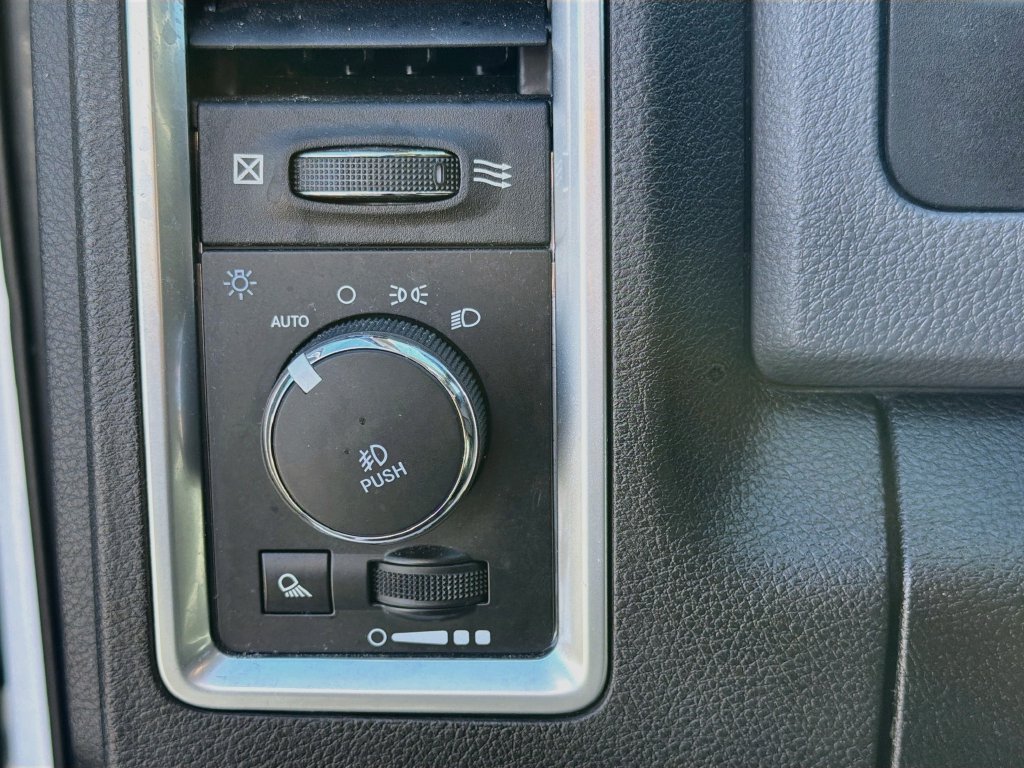 Used 2019 RAM 1500 Big Horn RWD image 32