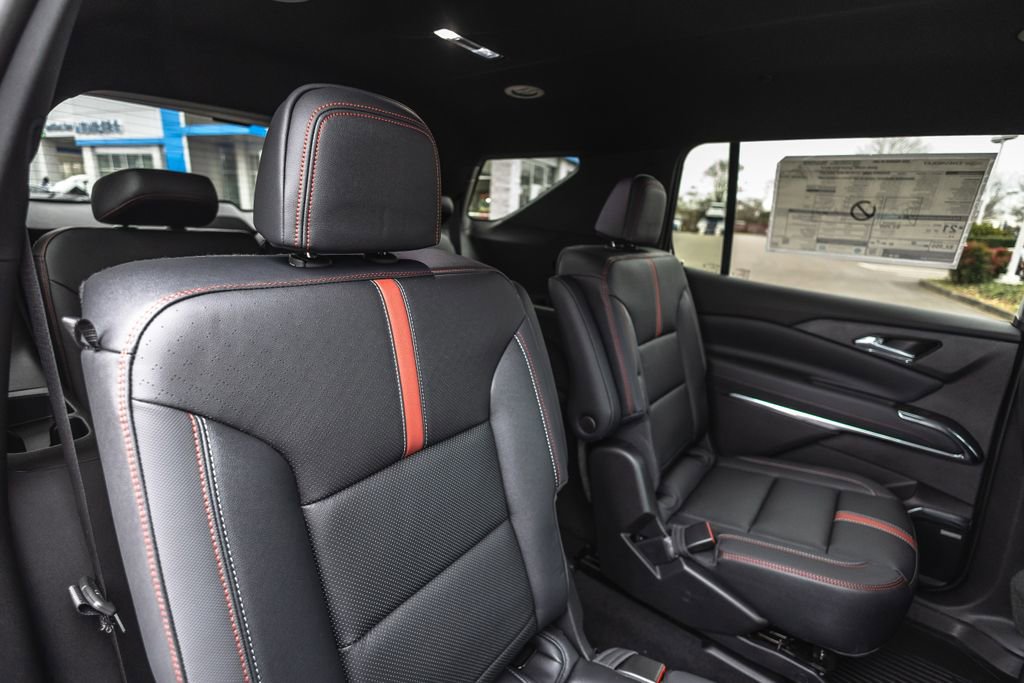 New 2026 Chevrolet Traverse RS w/ LPO, Floor Liner Package image 32