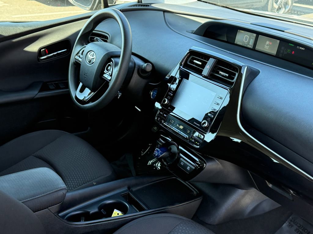 Used 2022 Toyota Prius LE image 7