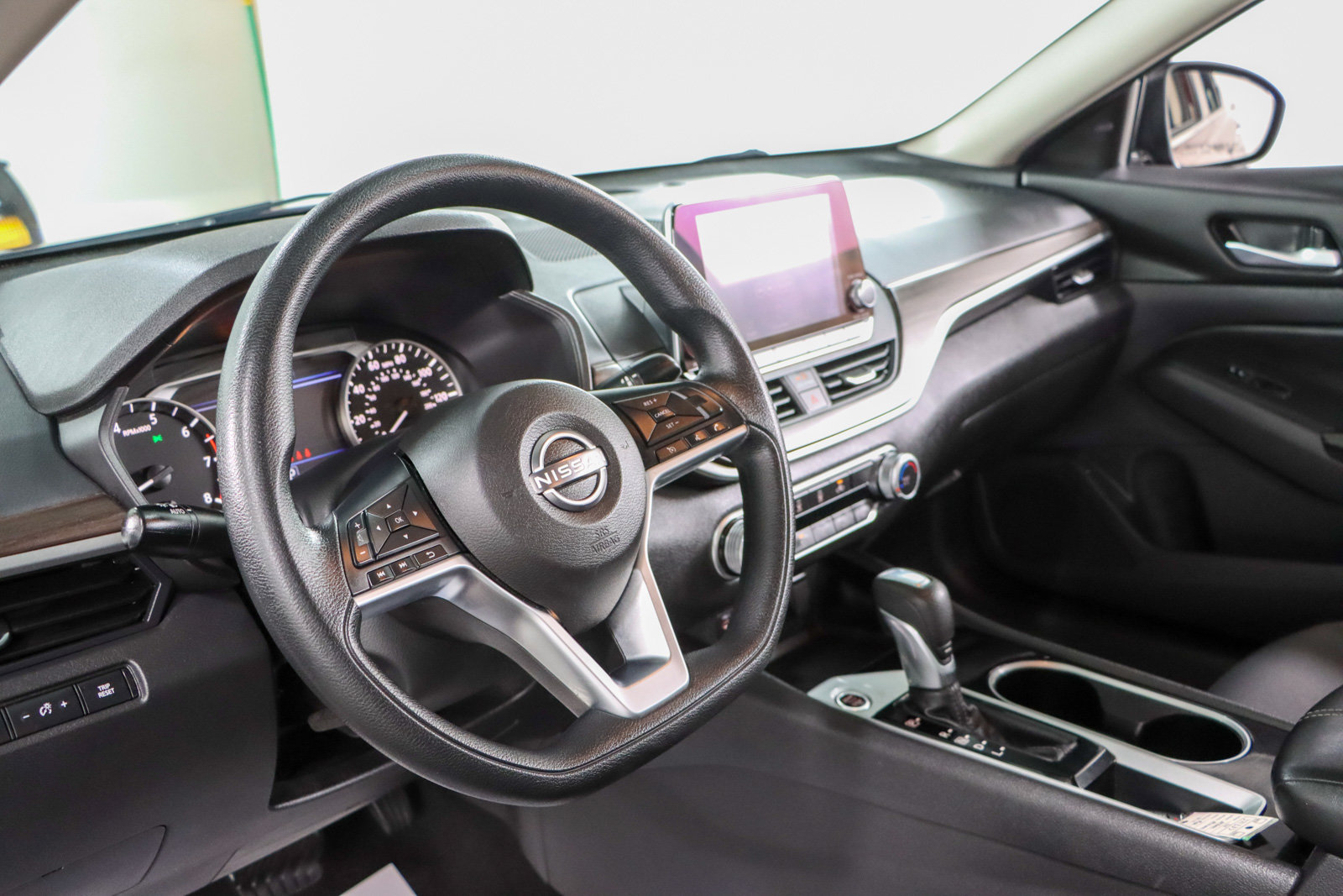 Used 2024 Nissan Altima 2.5 SV FWD image 22