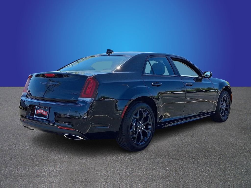 Used 2023 Chrysler 300 Touring L w/ Popular Equipment Group image 4