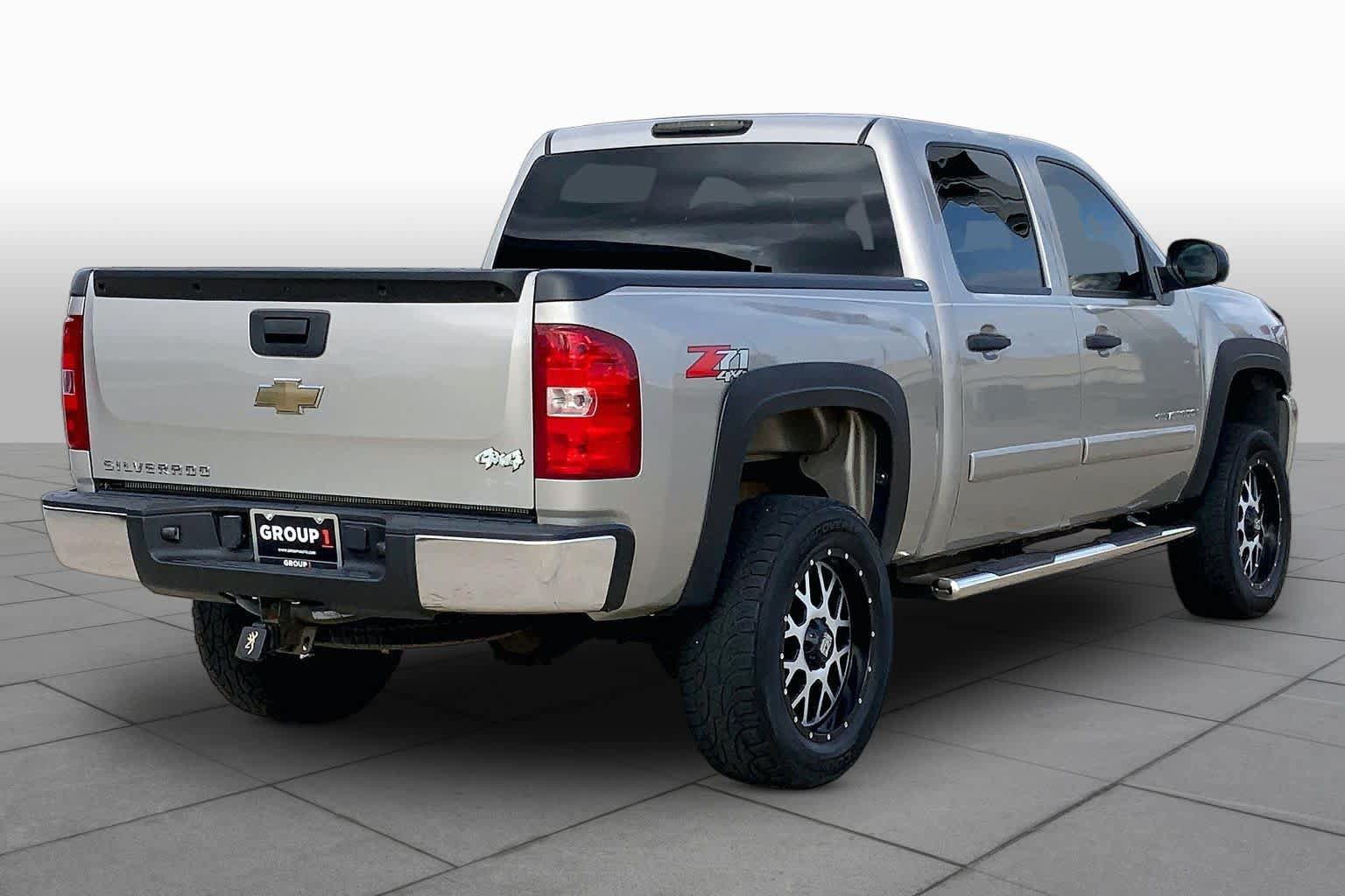 Used 2007 Chevrolet Silverado 1500 LT w/ 1LT Convenience Package AWD/4WD image 12