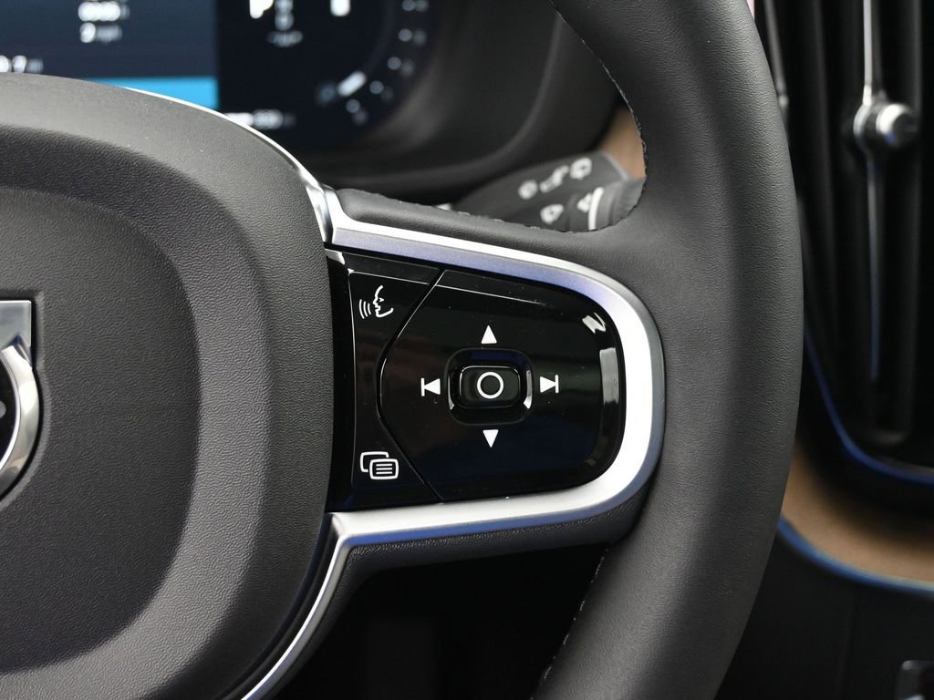 New 2026 Volvo XC60 B5 Plus w/ Climate Package image 10