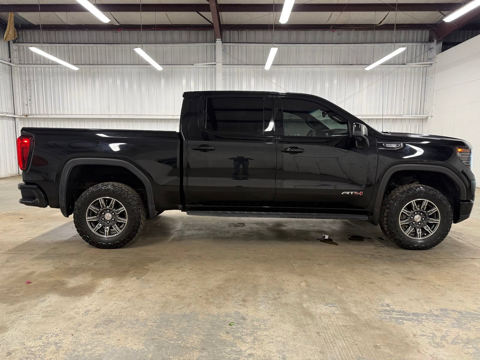 Used 2024 GMC Sierra 1500 AT4 w/ AT4 Preferred Package AWD/4WD image 5