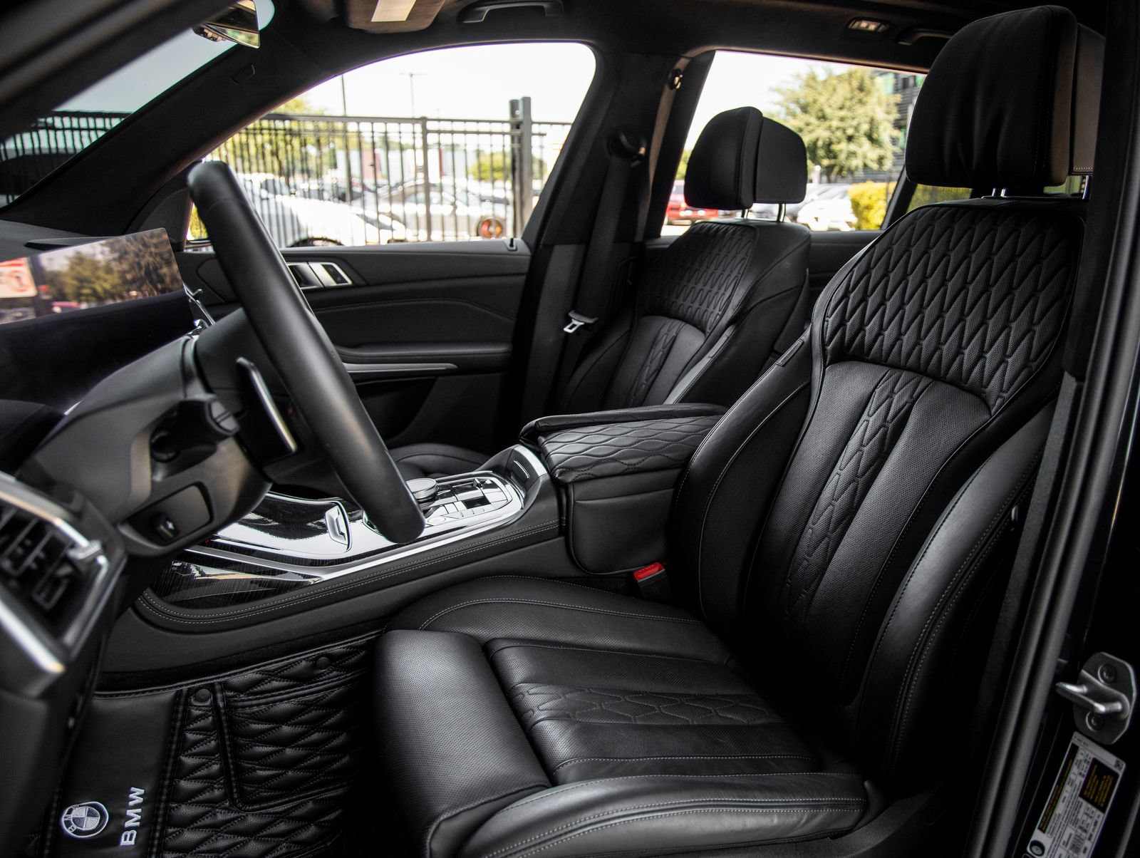 Used 2024 BMW X7 M60i AWD/4WD image 21