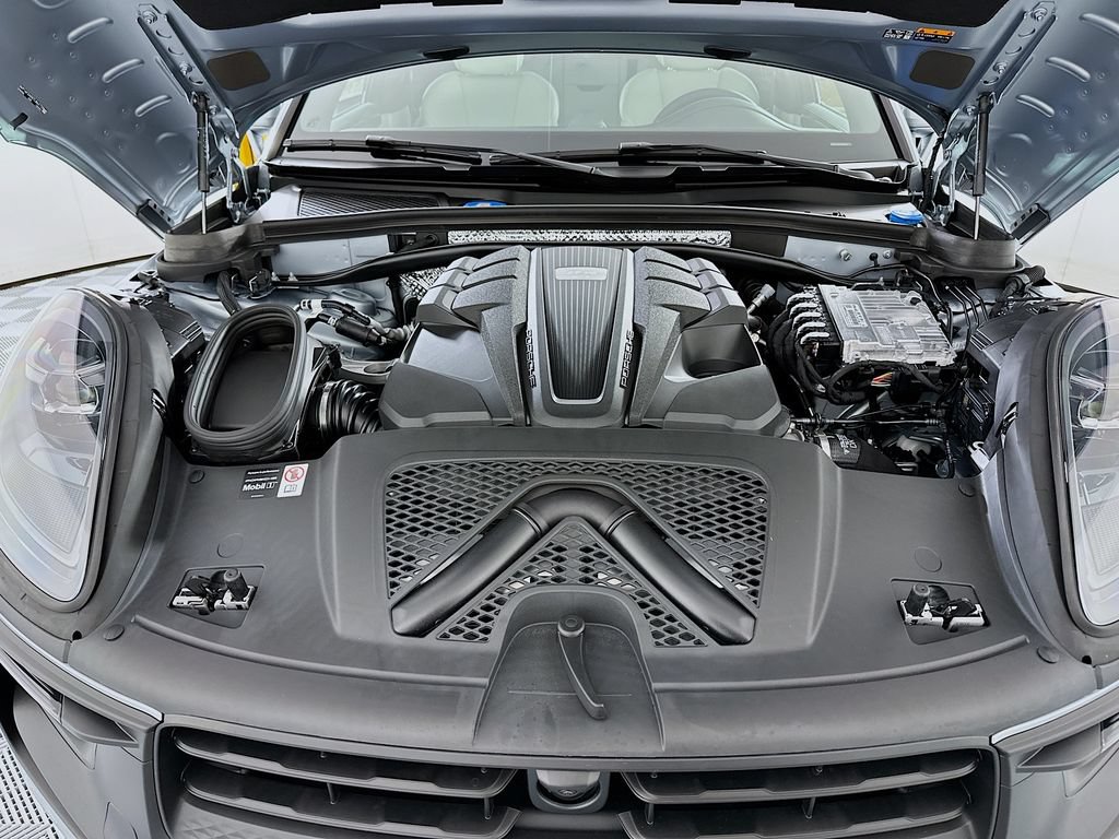 New 2026 Porsche Macan GTS AWD/4WD image 32