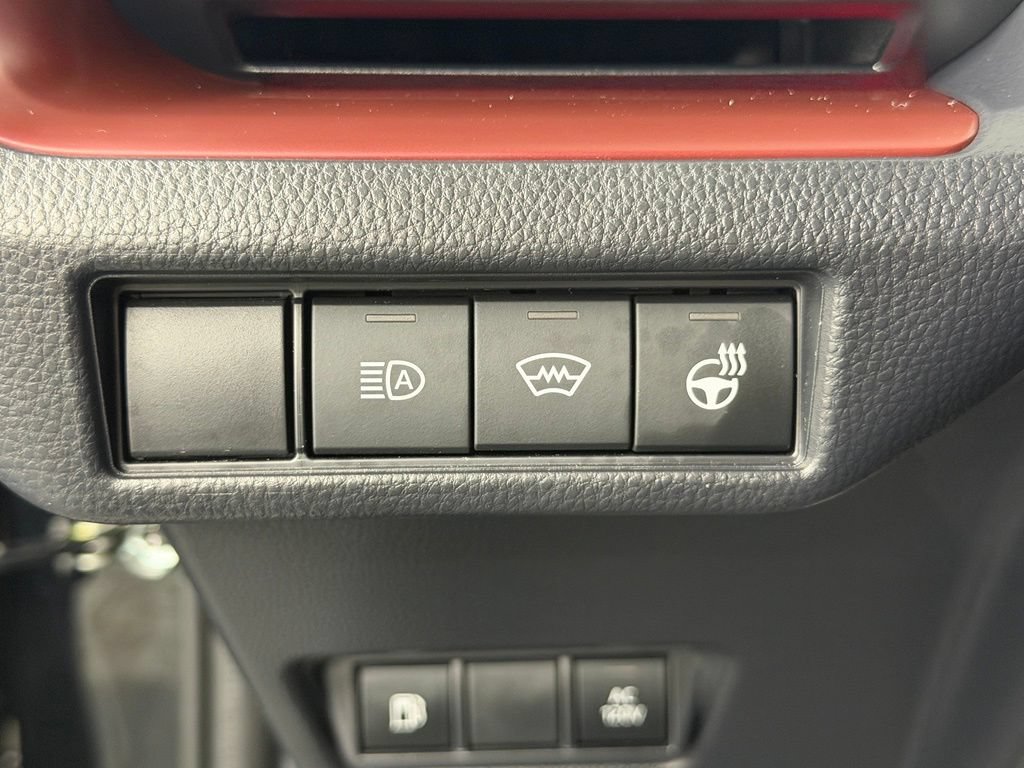 Used 2025 Toyota Prius Plug-In Hybrid FWD image 29