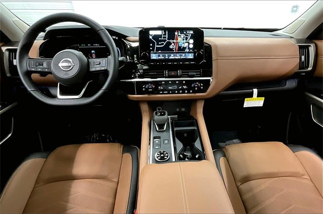 New 2025 Nissan Pathfinder Platinum image 5