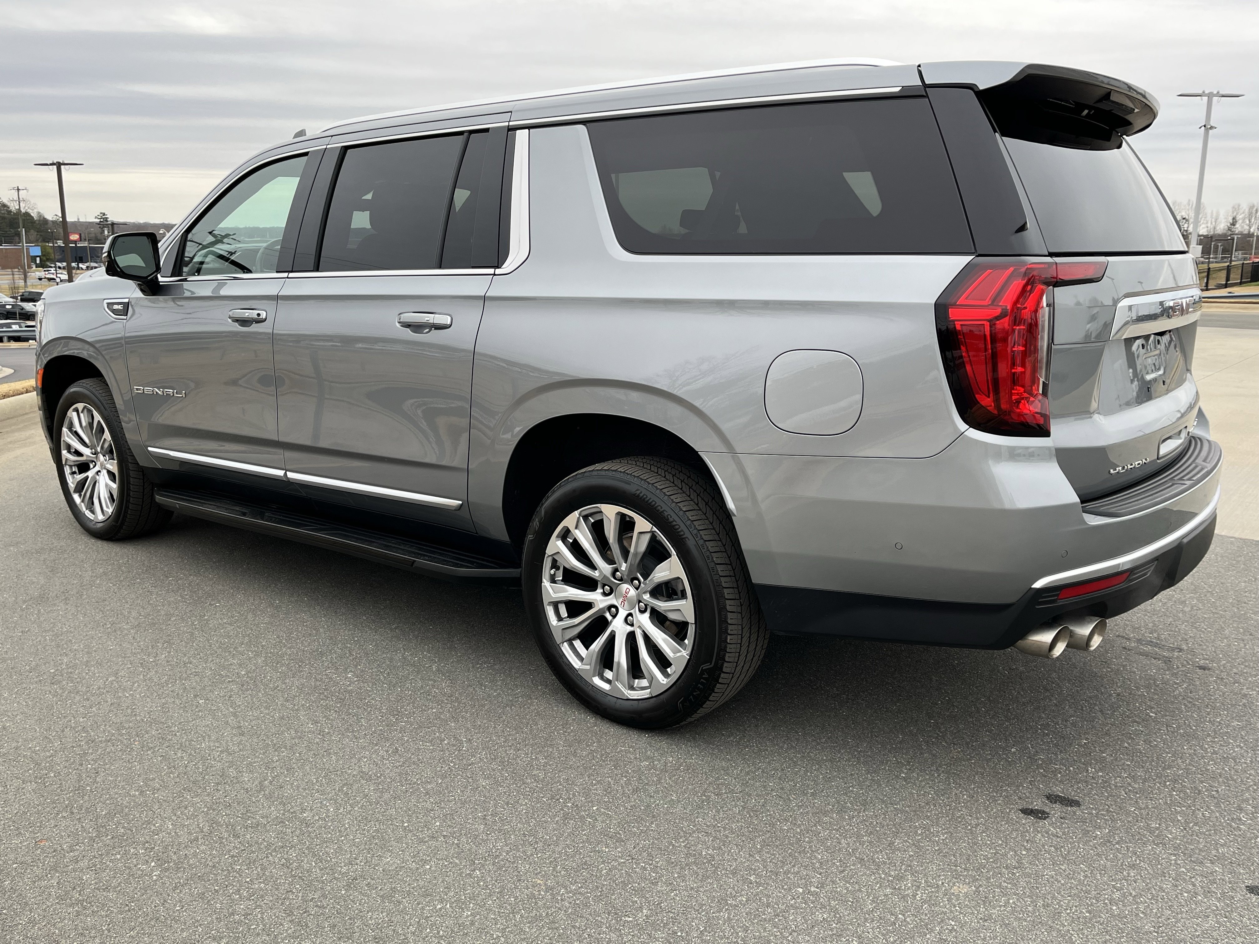 Used 2024 GMC Yukon XL Denali w/ Advanced Technology Package image 7
