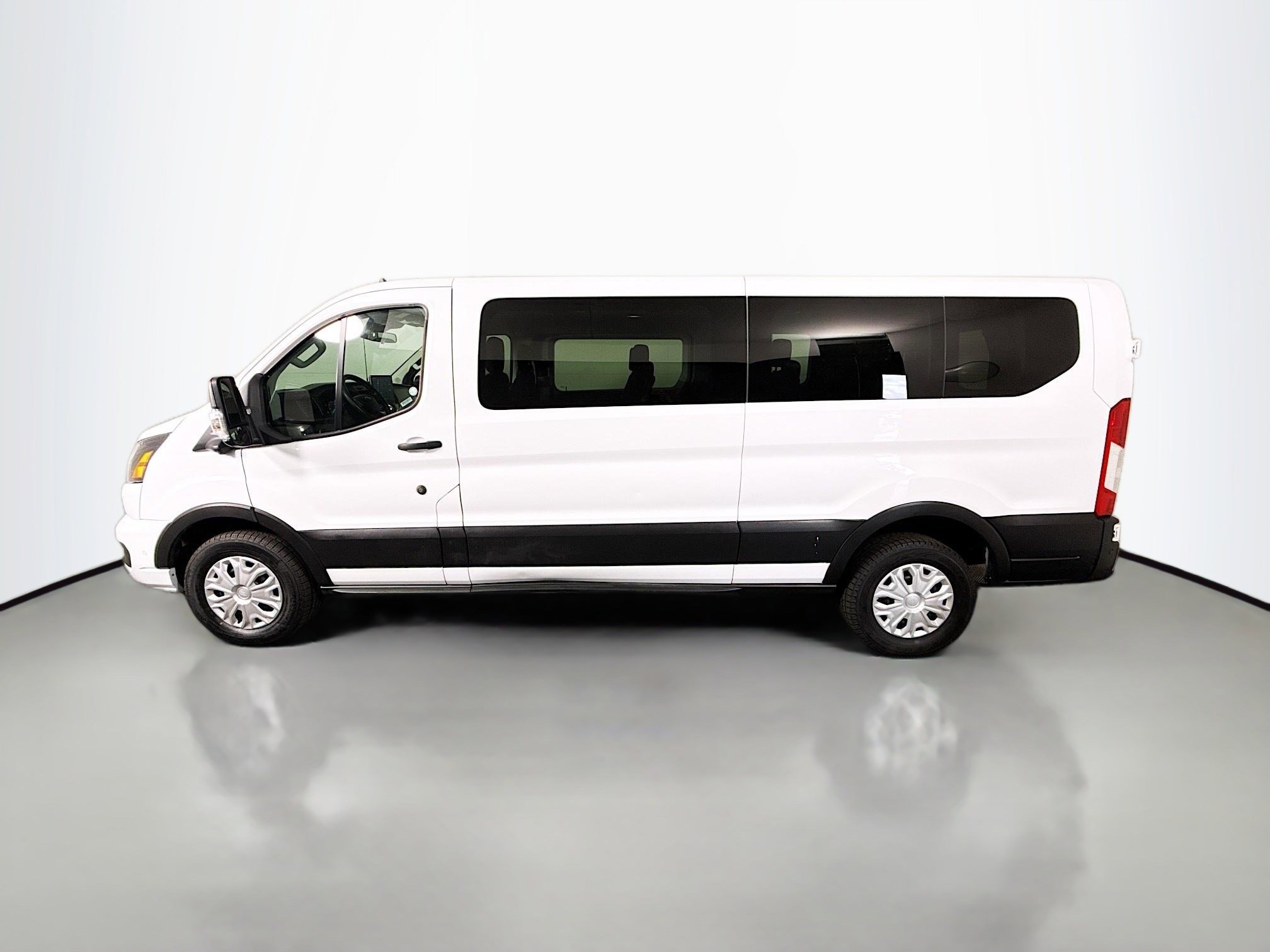Used 2023 Ford Transit 350 XLT image 6