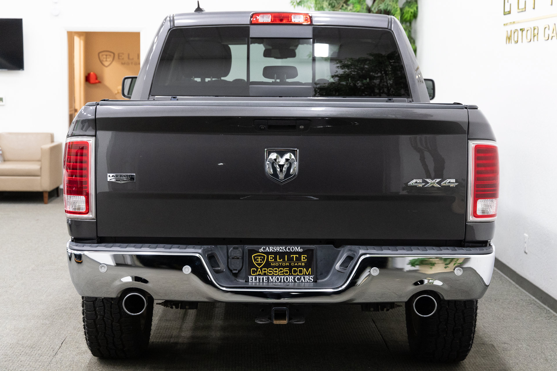 Used 2016 RAM 1500 Laramie w/ Convenience Group AWD/4WD image 4