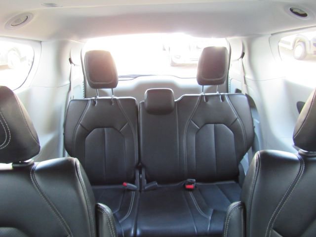 Used 2024 Chrysler Pacifica Touring-L FWD image 37