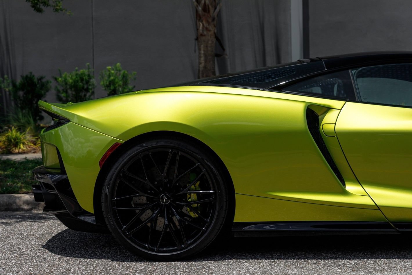 Used 2023 McLaren GT RWD image 13
