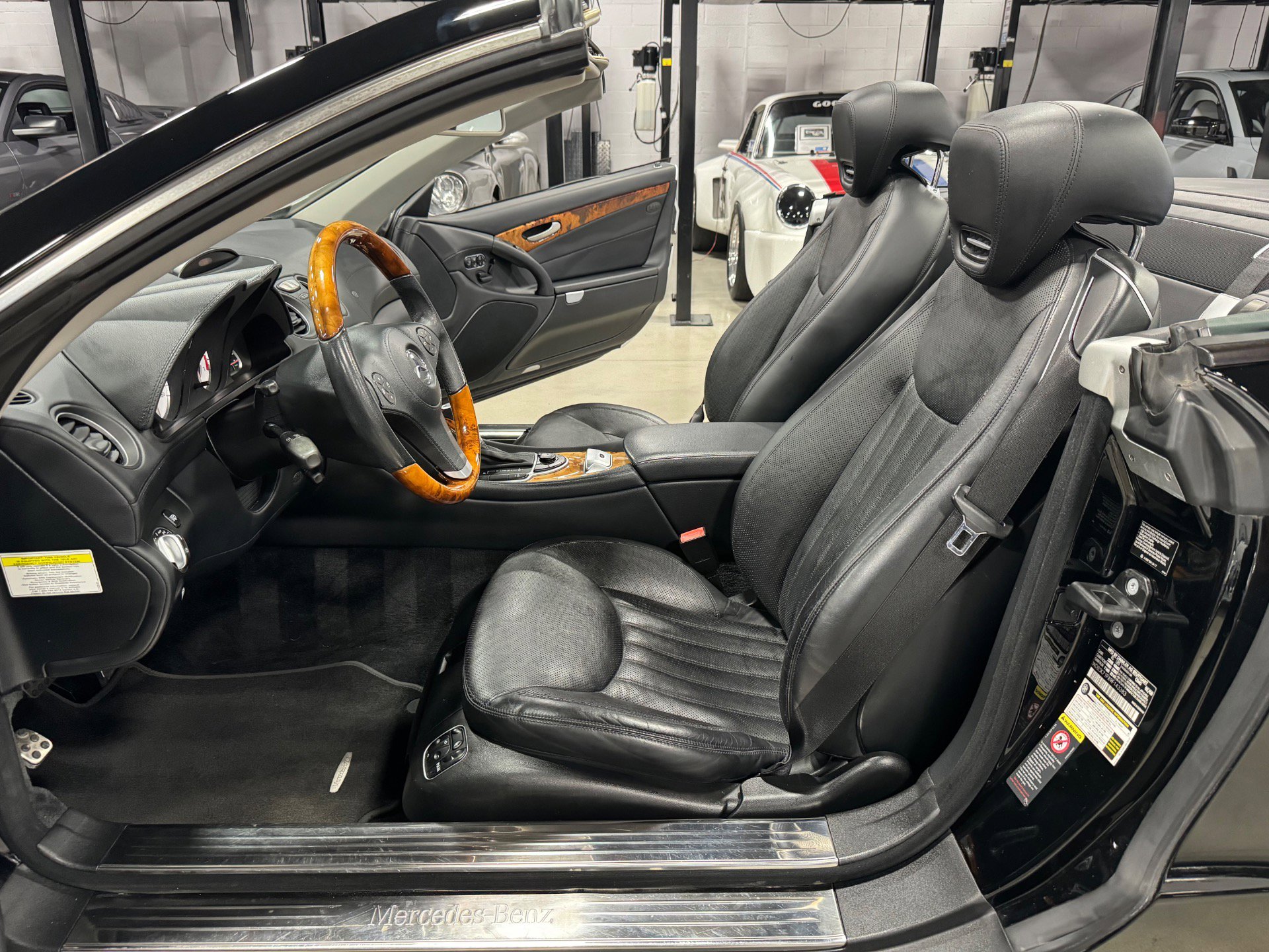 Used 2009 Mercedes-Benz SL 550 image 9