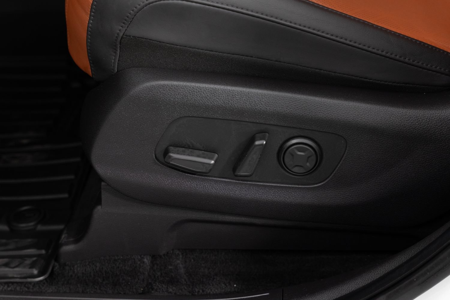 Used 2024 Kia Carnival SX FWD image 16