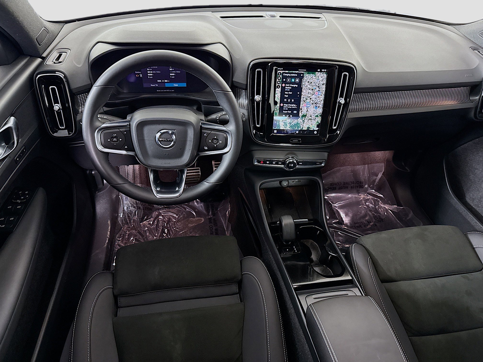 Used 2022 Volvo XC40 P8 Recharge Plus image 17