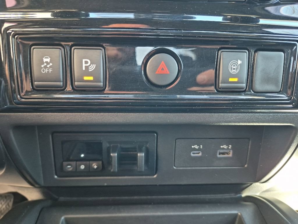 Used 2021 Nissan Titan PRO-4X w/ Pro-4x Utility Package AWD/4WD image 26