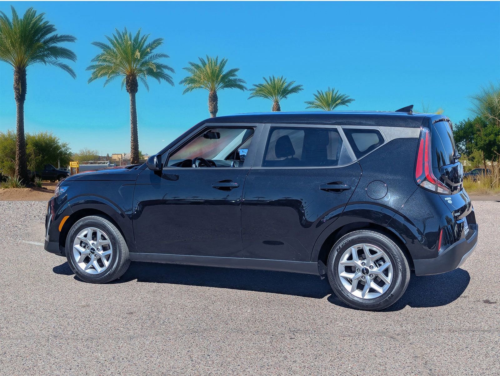 Used 2025 Kia Soul S image 3