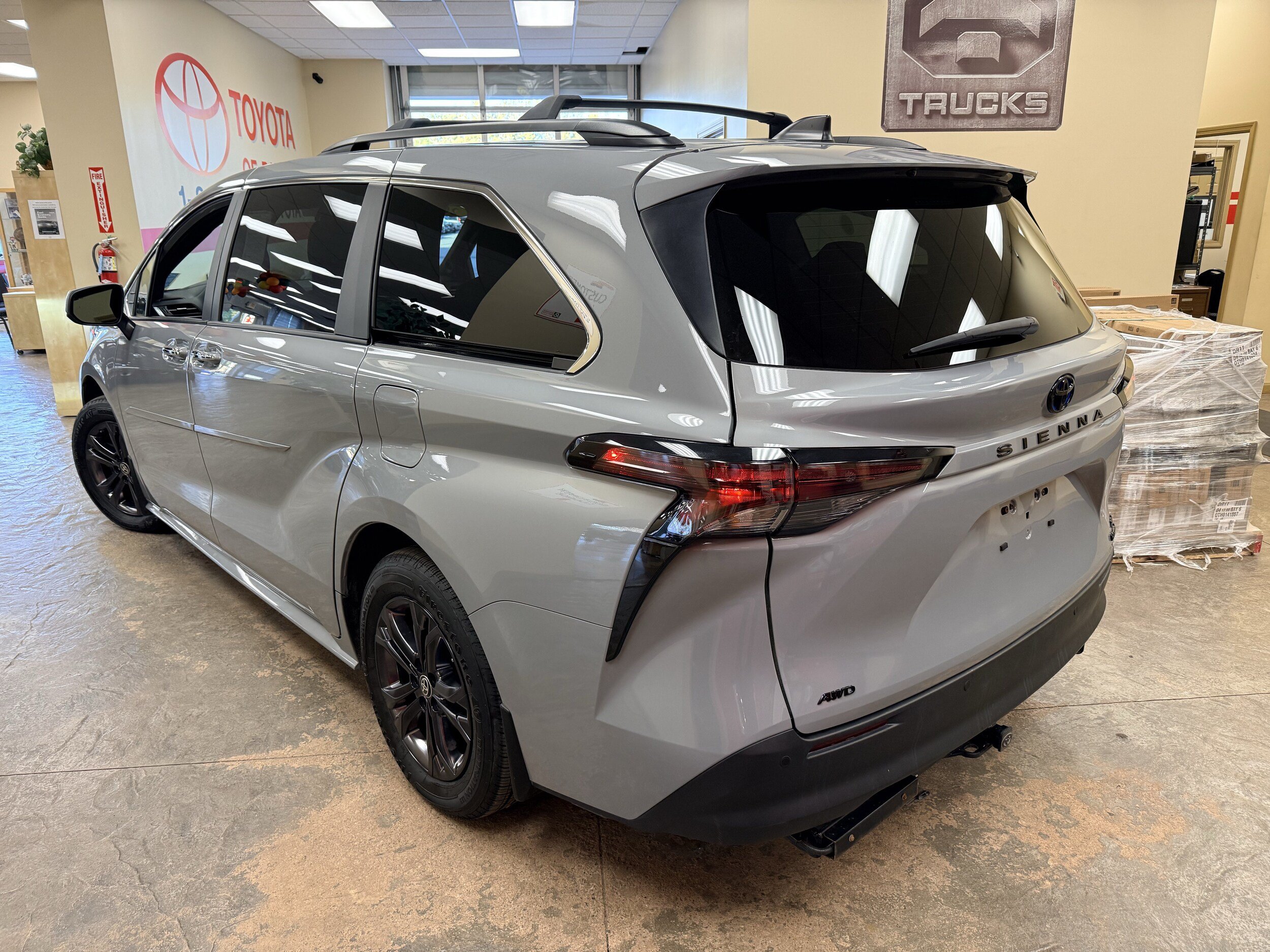 Used 2024 Toyota Sienna XLE Woodland Edition AWD/4WD image 22
