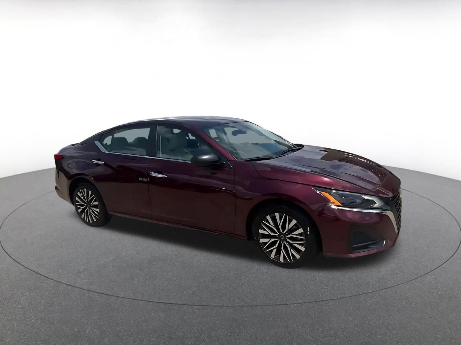 Used 2025 Nissan Altima 2.5 SV FWD image 2