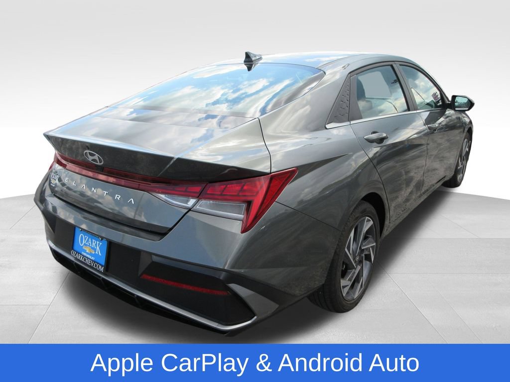 Used 2025 Hyundai Elantra SEL FWD image 5
