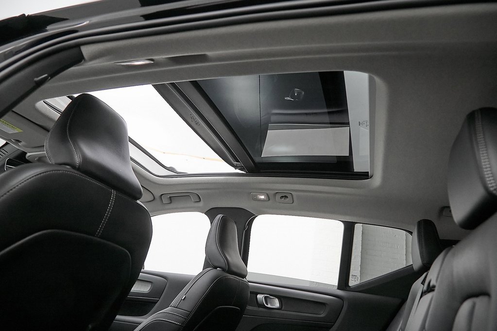 Certified 2024 Volvo XC40 B5 Plus w/ Protection Package Premier image 23