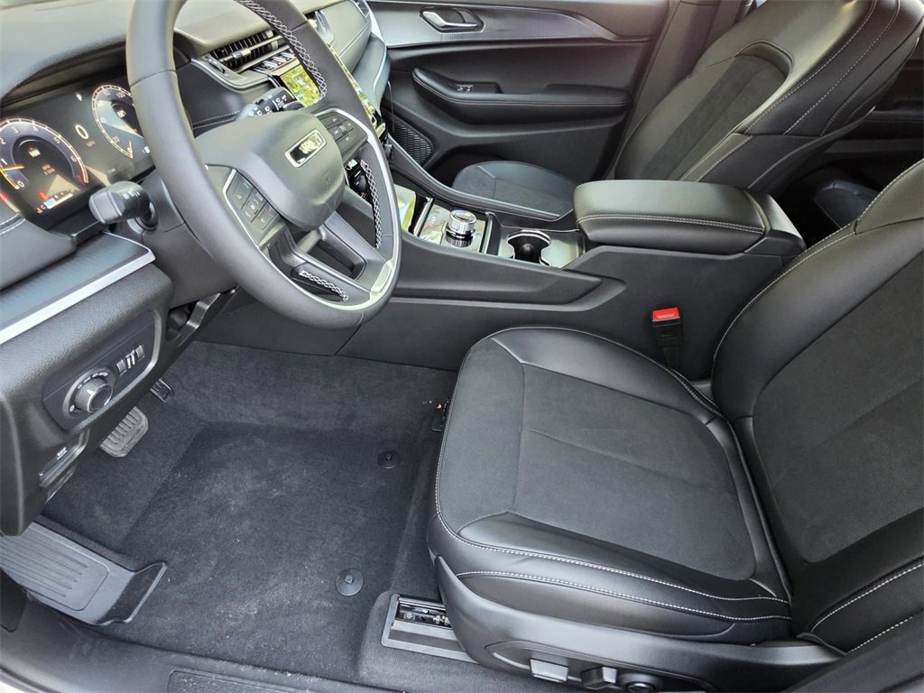 New 2025 Jeep Grand Cherokee L Altitude image 6