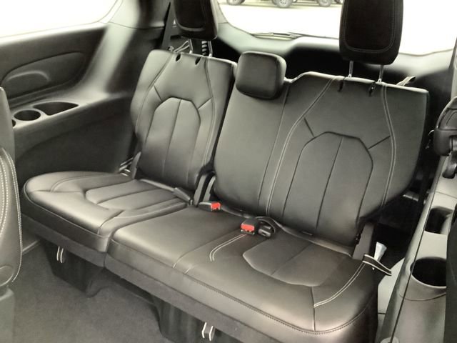 New 2026 Chrysler Pacifica Select image 11