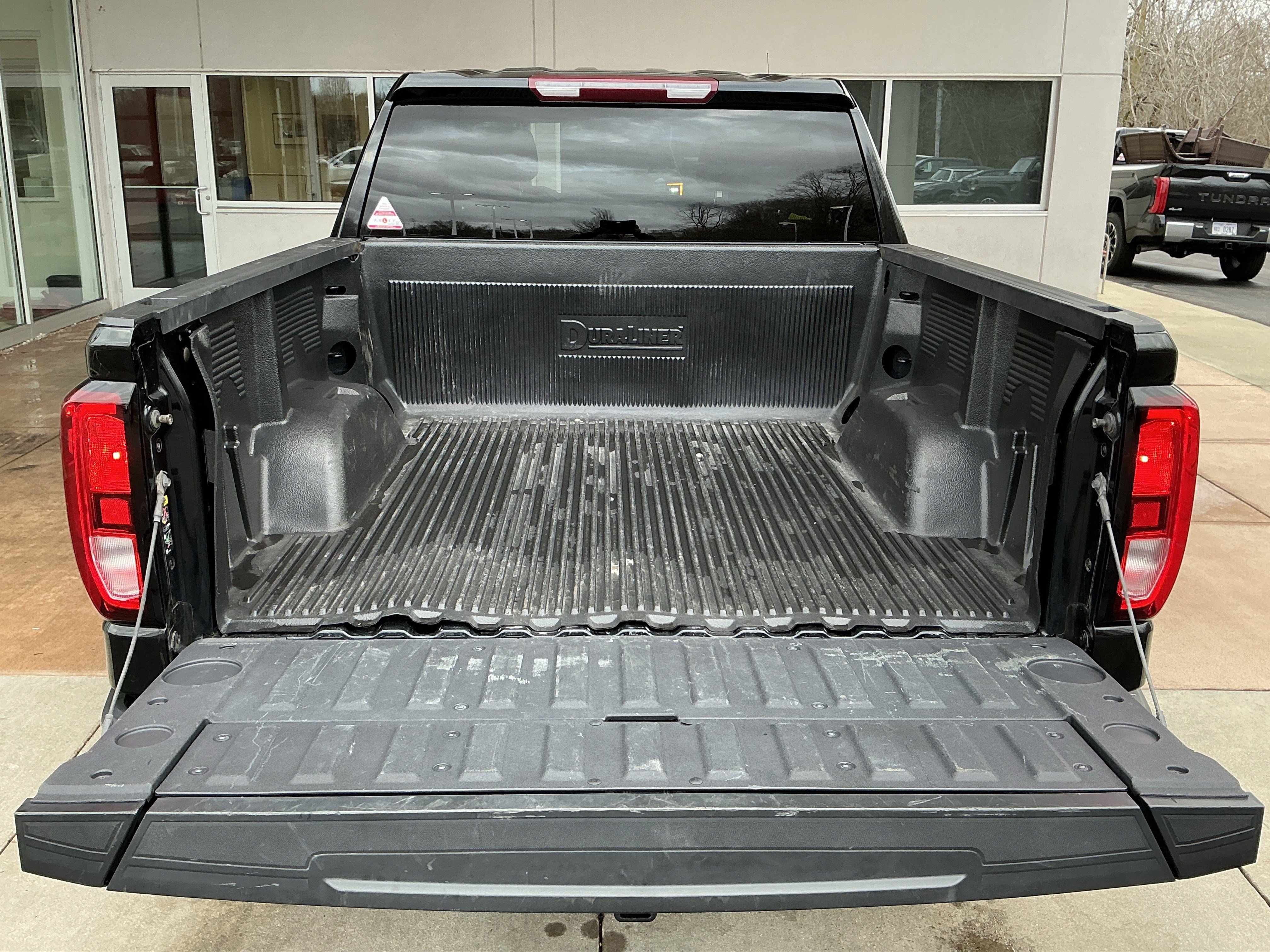 Used 2023 GMC Sierra 1500 SLE image 24