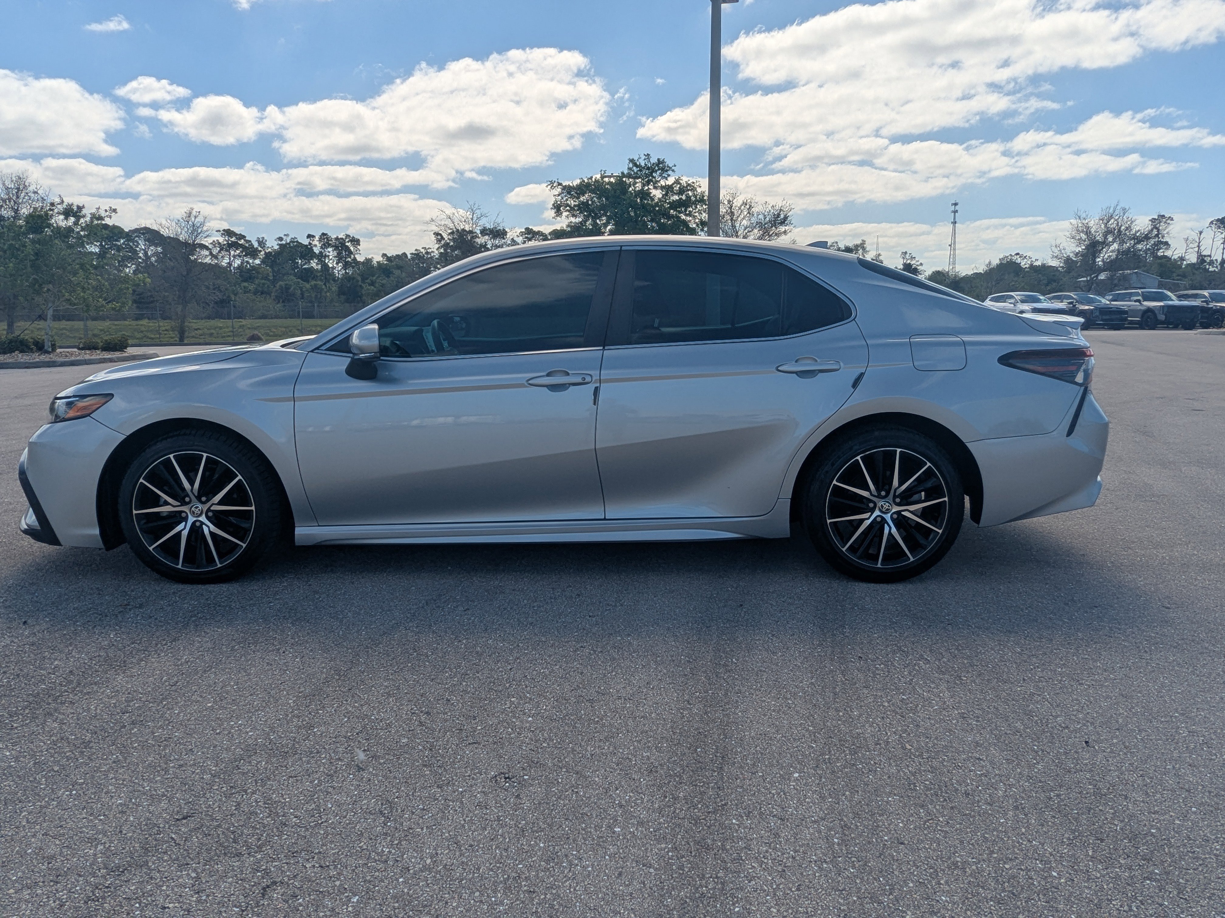 Used 2024 Toyota Camry SE FWD image 8
