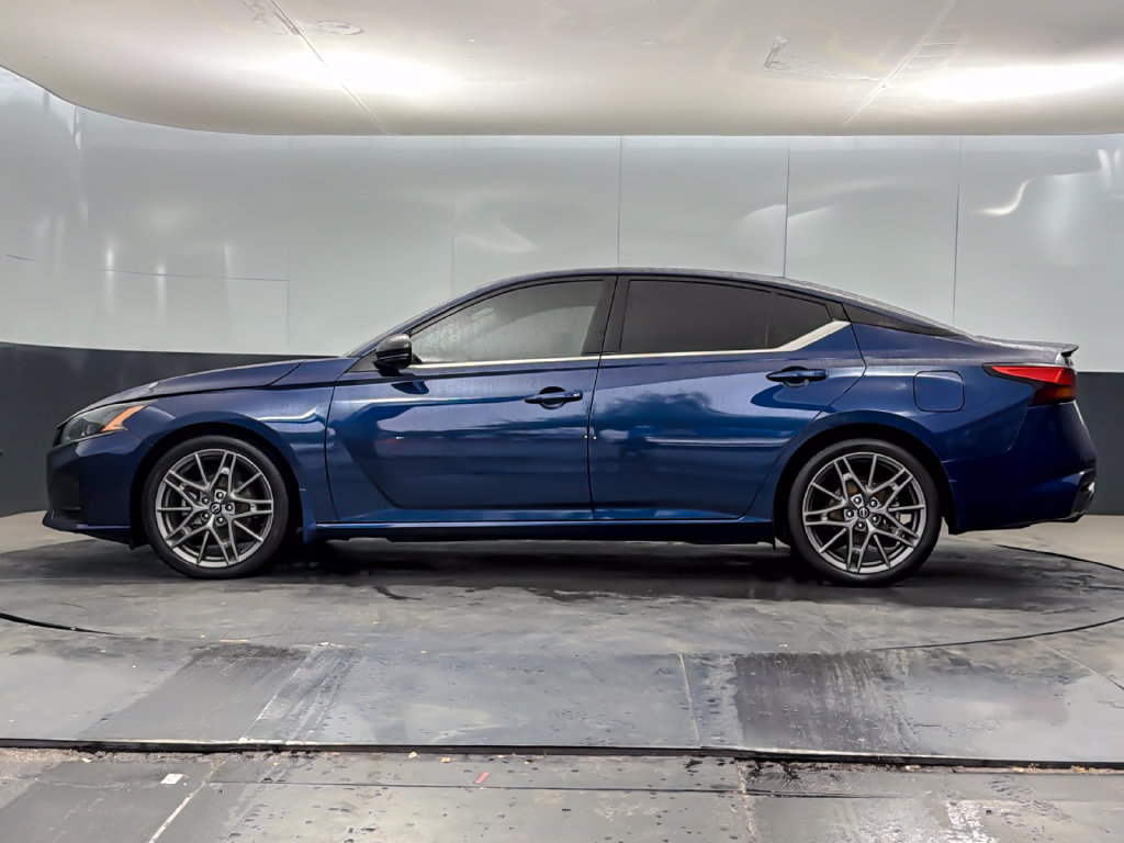 Used 2023 Nissan Altima 2.0 SR FWD image 6