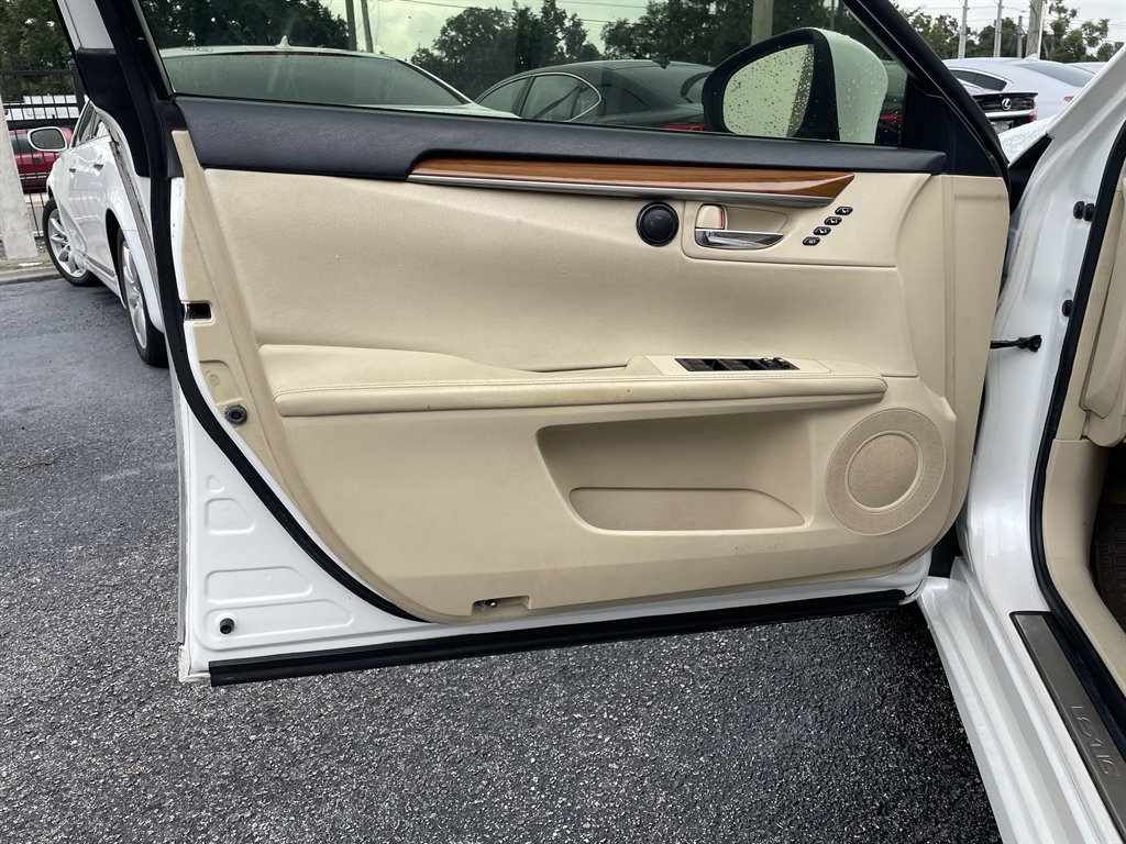 Used 2015 Lexus ES 300h w/ Navigation System Package FWD image 35