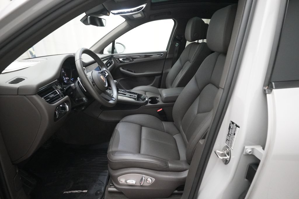 Certified 2023 Porsche Macan AWD/4WD image 13