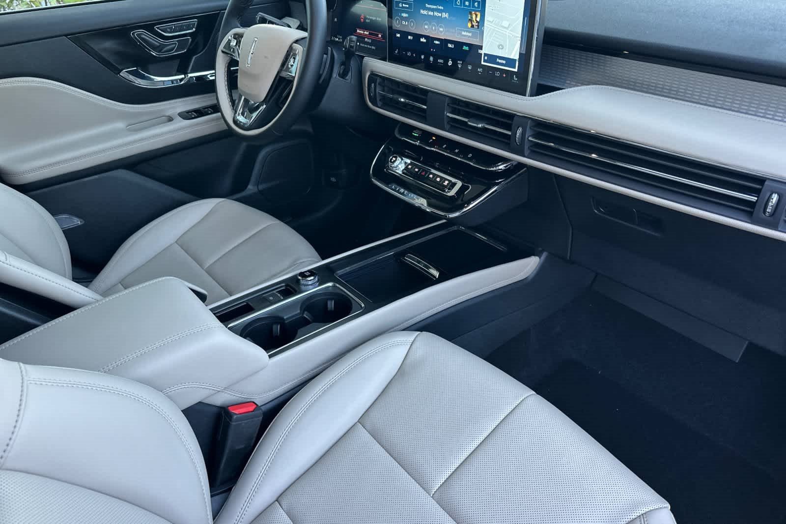 Used 2025 Lincoln Corsair Premiere w/ Equipment Group 101A image 17