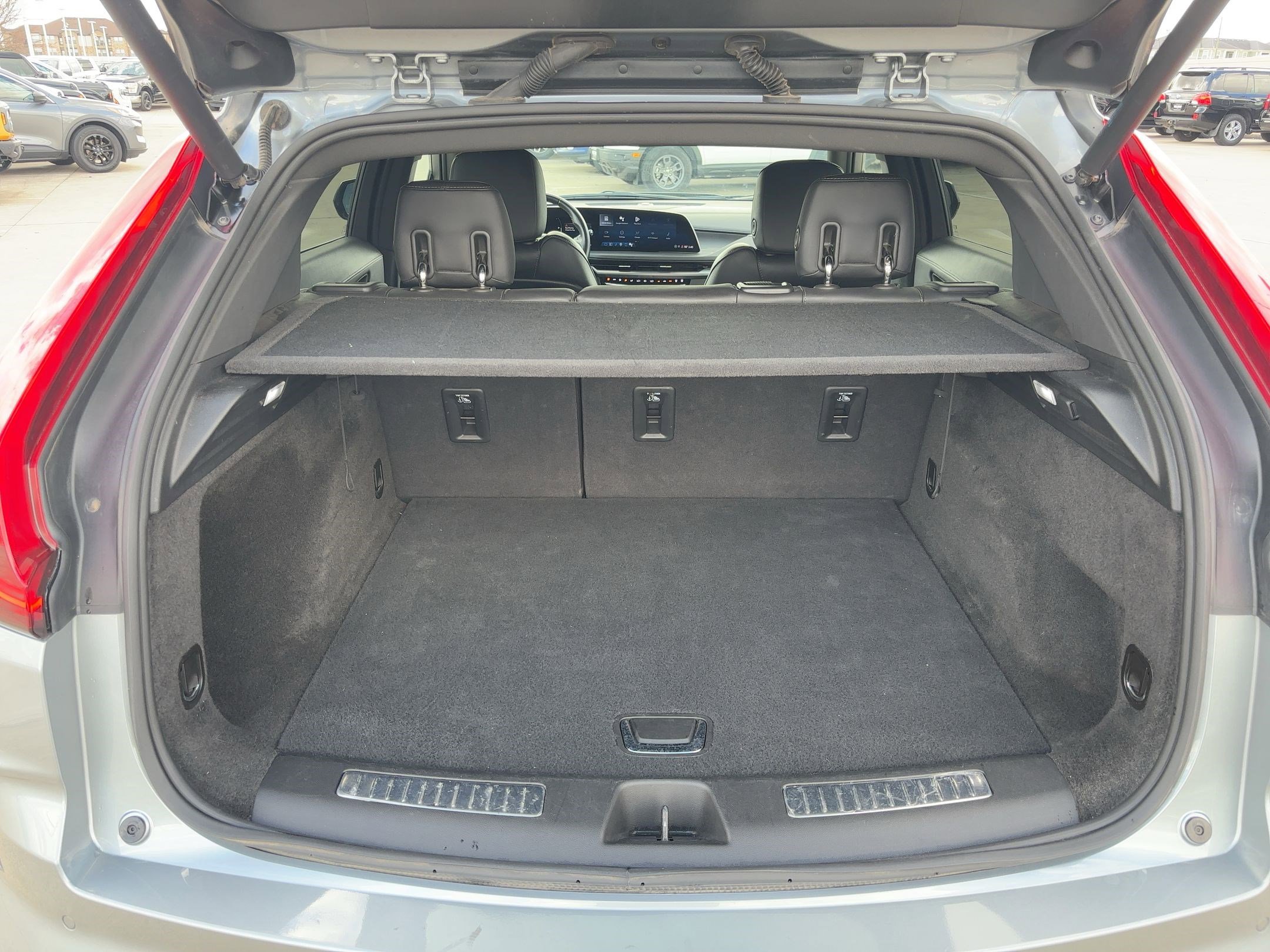 Used 2025 Cadillac XT4 Premium Luxury image 30