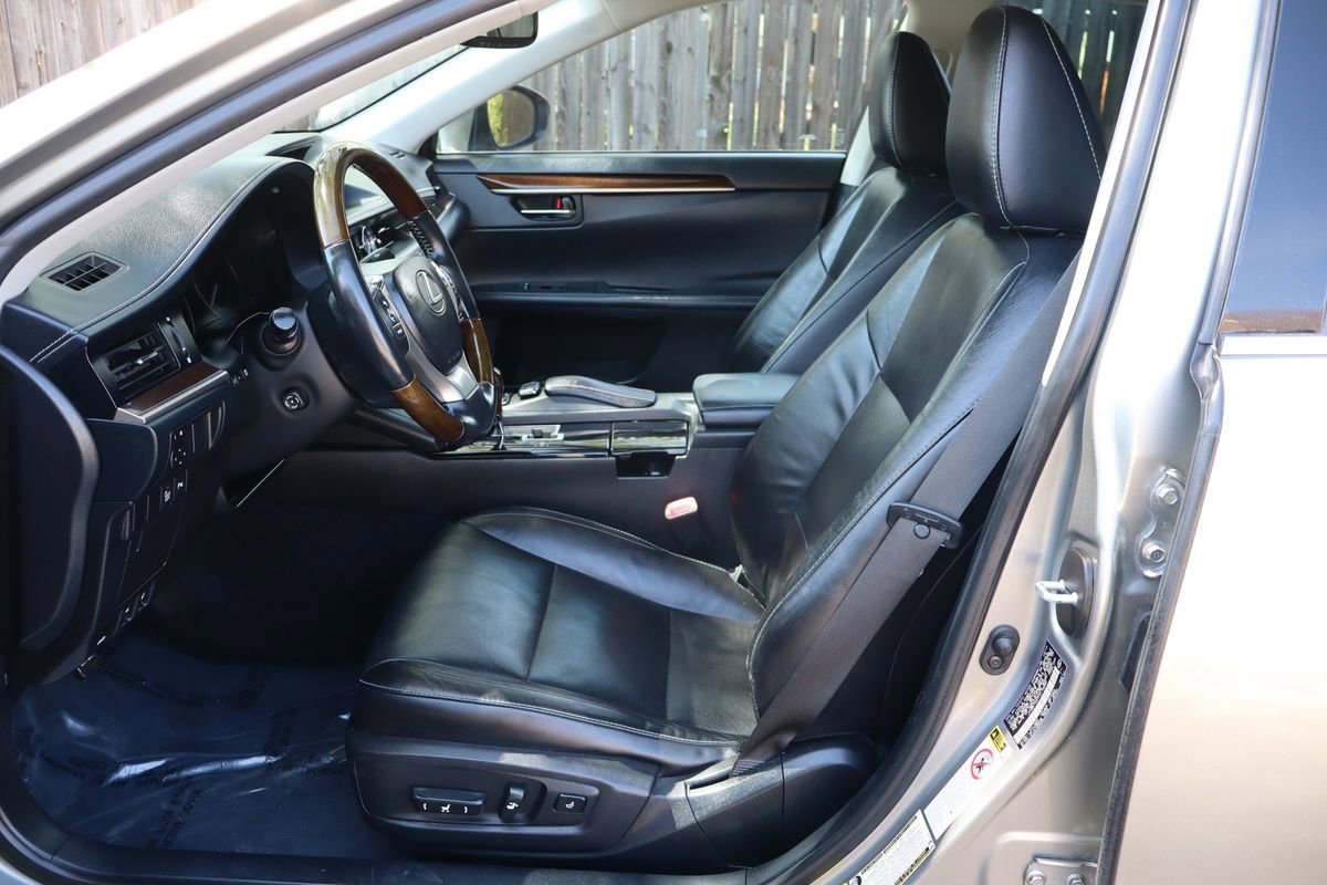 Used 2015 Lexus ES 350 w/ Luxury Package image 19