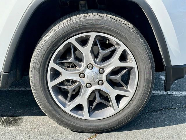 Used 2021 Jeep Grand Cherokee Limited w/ Sun & Sound Group image 32