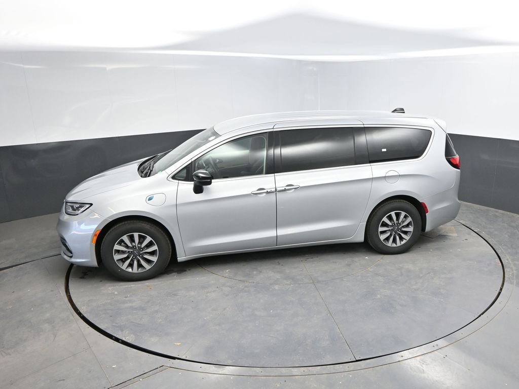 Used 2024 Chrysler Pacifica Select FWD image 27