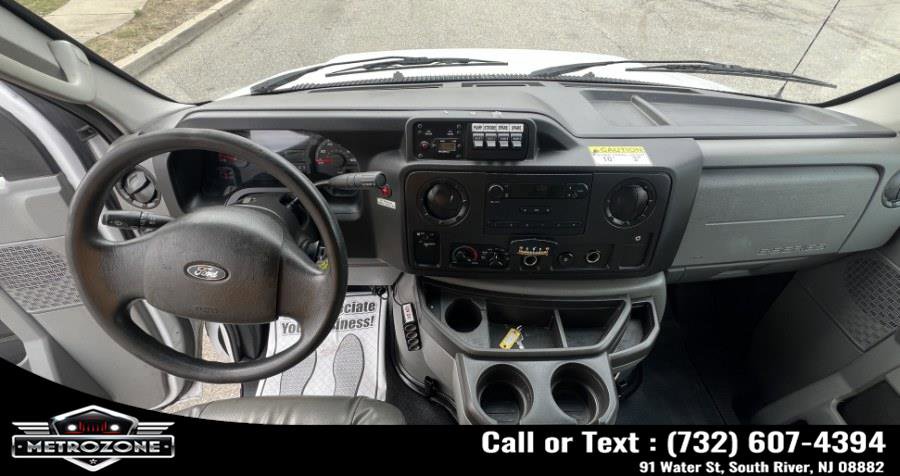Used 2014 Ford E-350 and Econoline 350 Super Duty w/ Power Group image 30