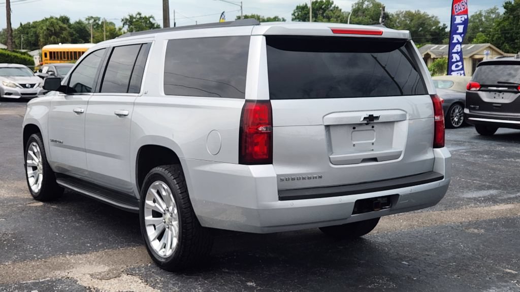 Used 2018 Chevrolet Suburban LT RWD image 4