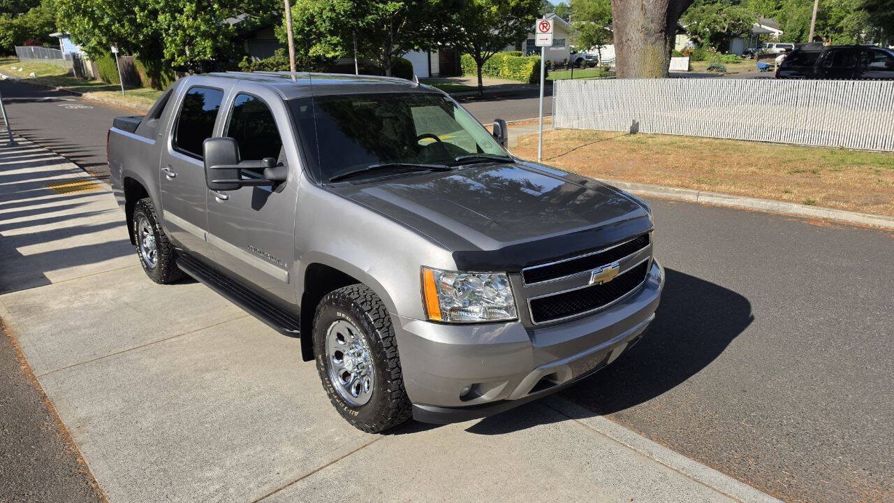 Used 2008 Chevrolet Avalanche LT AWD/4WD image 3