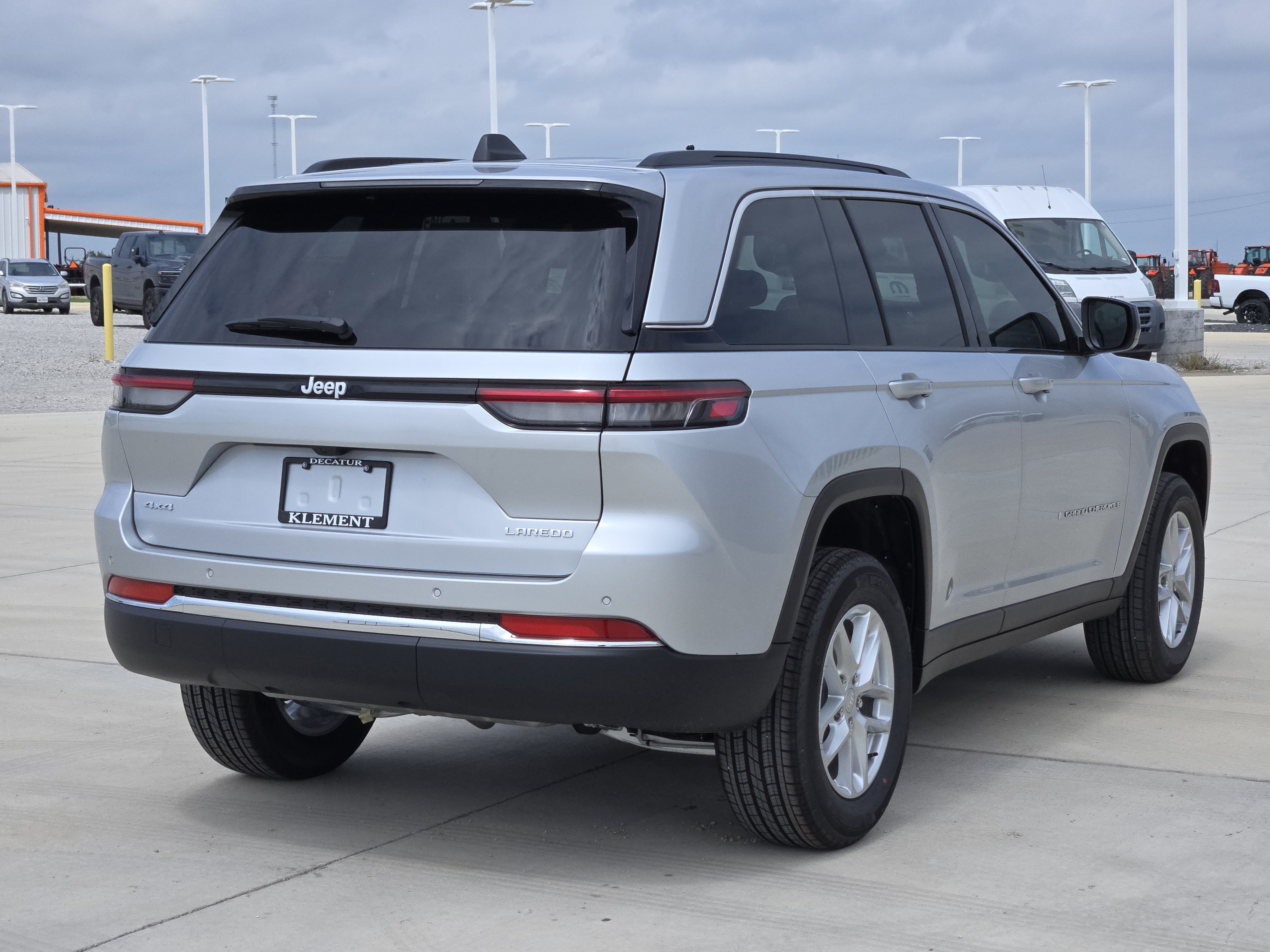 New 2026 Jeep Grand Cherokee Laredo w/ Trailer Tow Package AWD/4WD image 4
