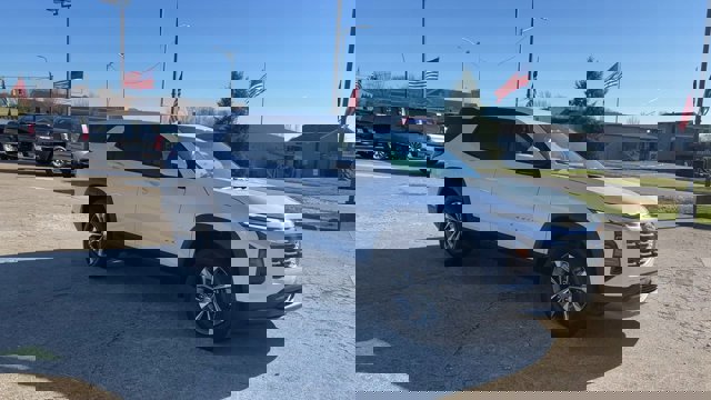 New 2026 Chevrolet Equinox LT image 2