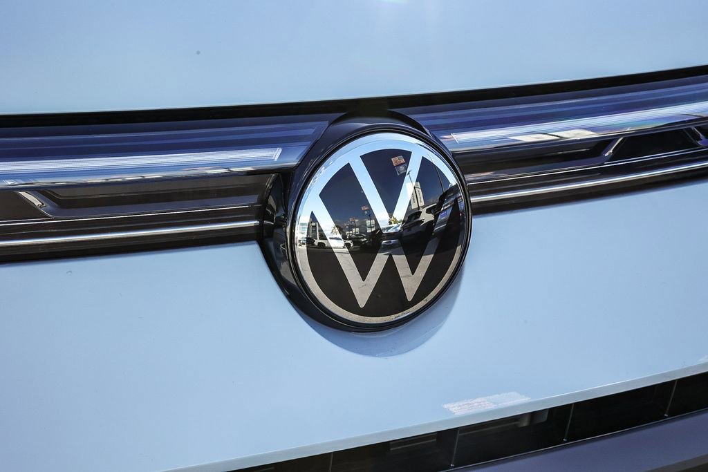 New 2026 Volkswagen Taos SE image 15