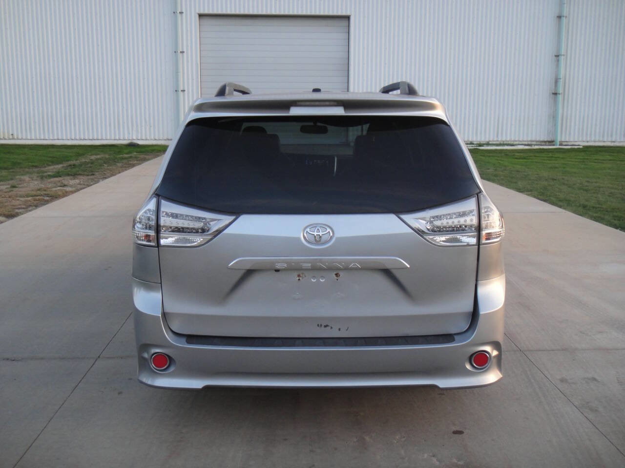 Used 2016 Toyota Sienna SE Premium image 7