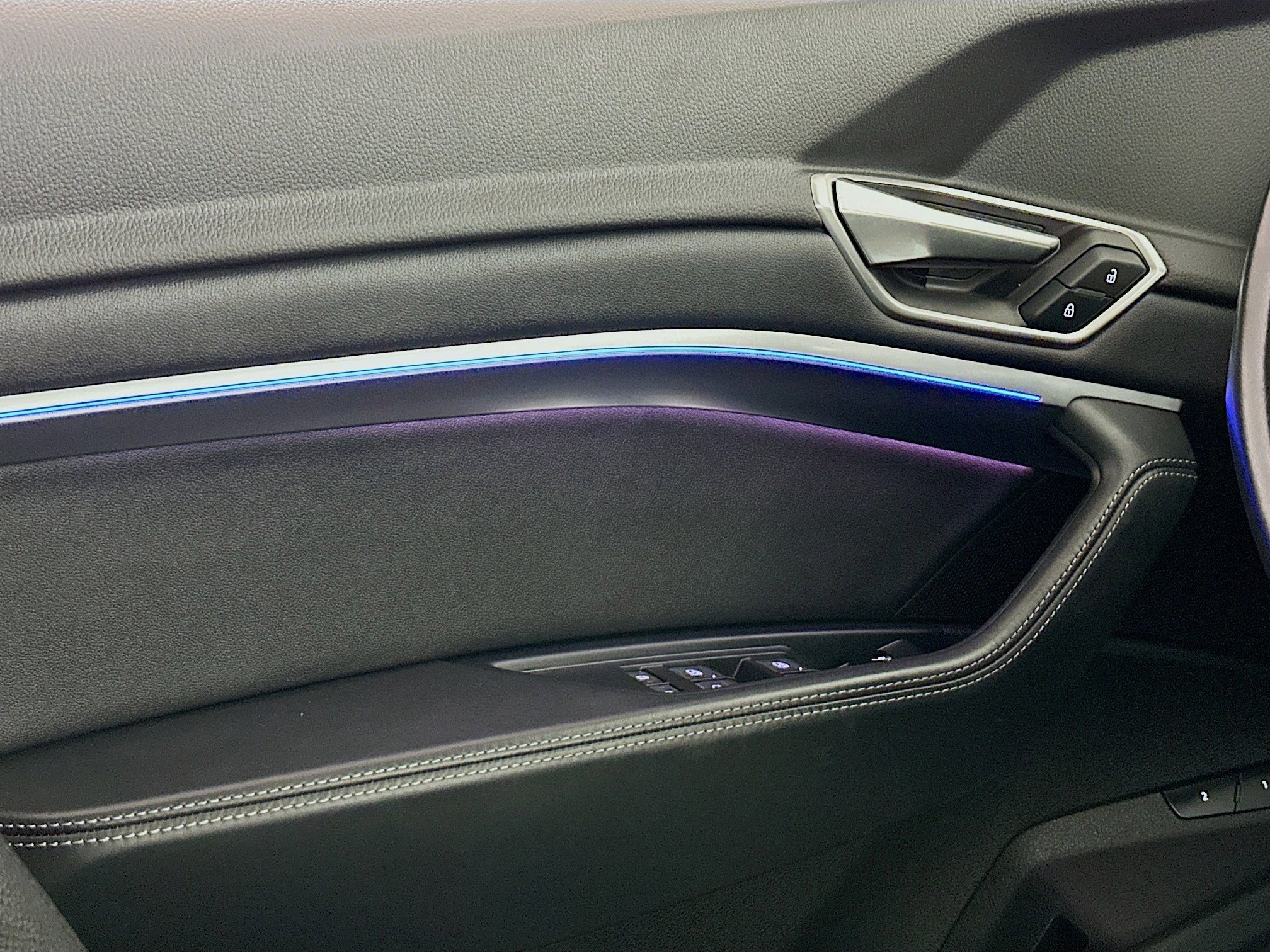 Used 2024 Audi Q8 e-tron Prestige w/ Prestige Package image 15