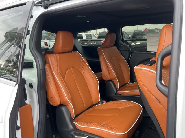 New 2026 Chrysler Pacifica Pinnacle FWD image 10